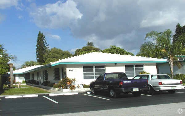 Building Photo - 1023 N Victoria Park Rd