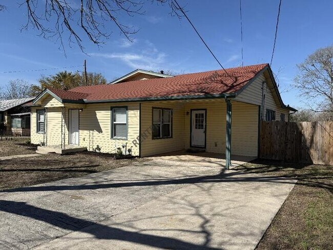 Building Photo - 233 Roesler Rd
