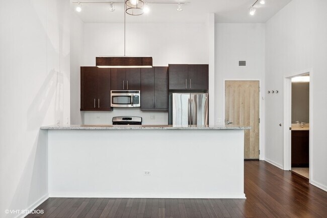 Building Photo - 123 S Green St