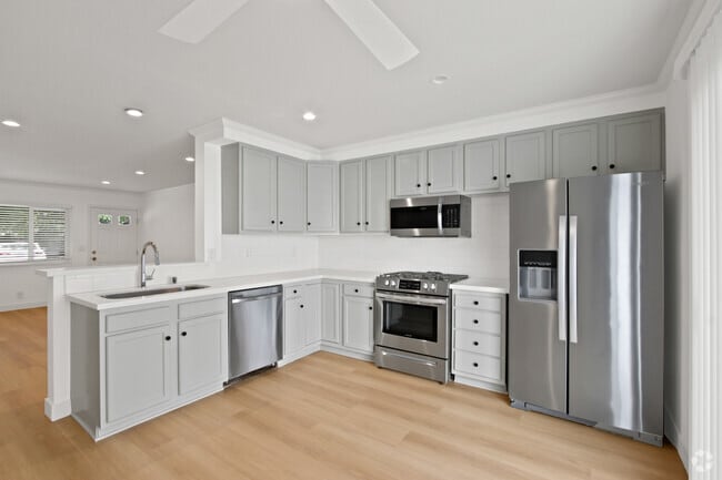 Building Photo - 1565 Santa Ana Ave