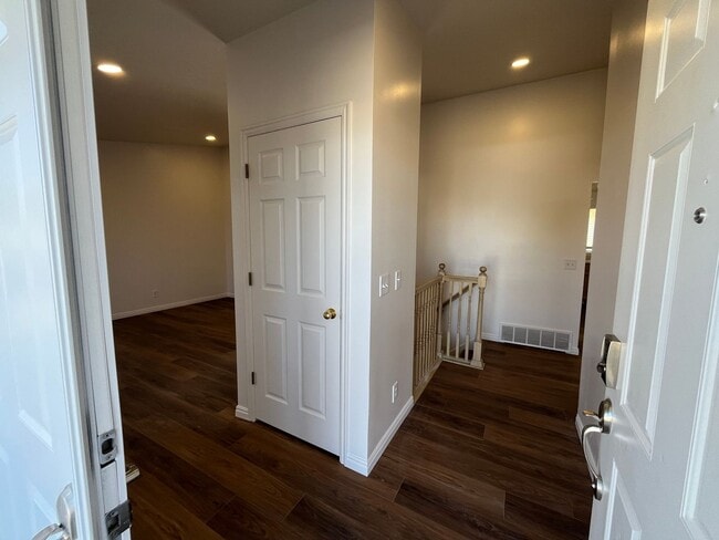 Building Photo - Beautifully Remodeled 4 Bed / 2 Bath Home in Stansbury Park
