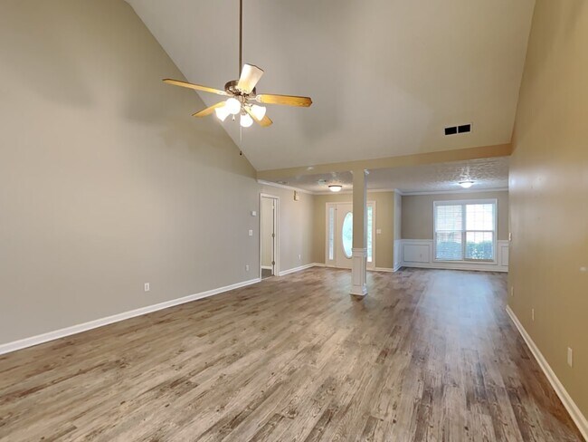Building Photo - 975 Chapel Hill Dr