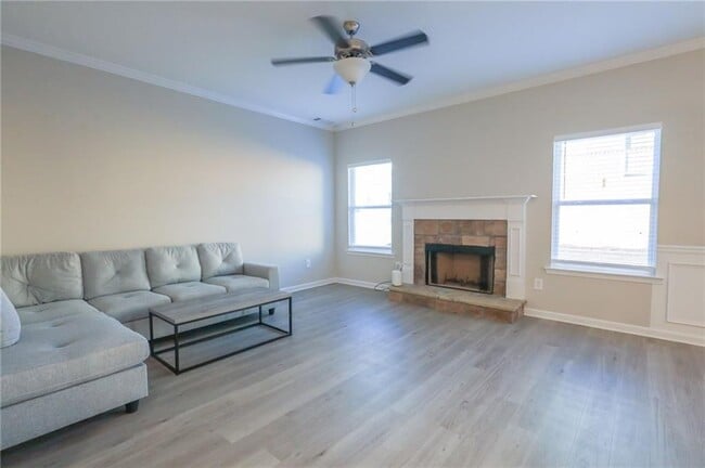 Building Photo - 225 Eva Way