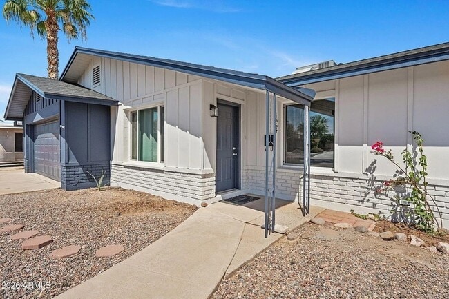 Building Photo - 1664 E Del Rio Dr