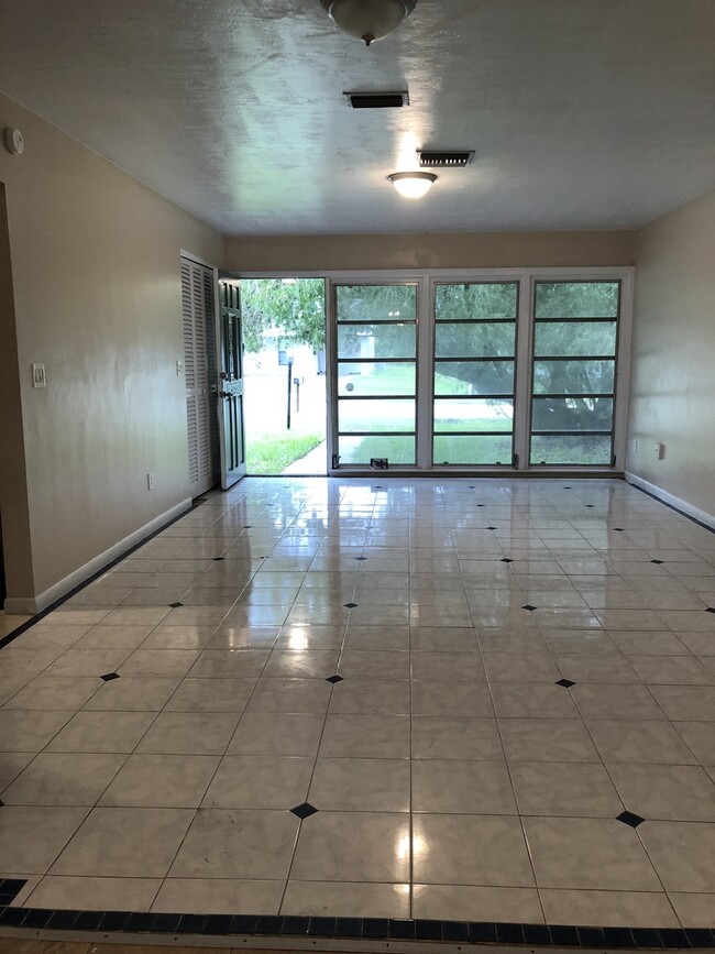 Foto del edificio - 3 Bed 1 Bath House in Deltona Pet Friendly...