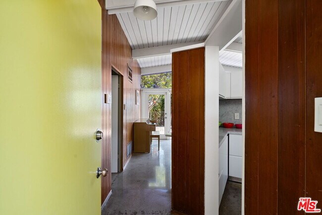 Foto del edificio - 12400 Deerbrook Ln