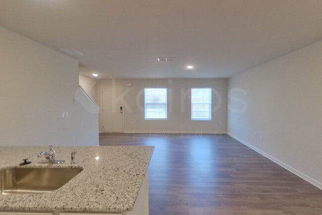 Building Photo - 520 Ivy Brook Way