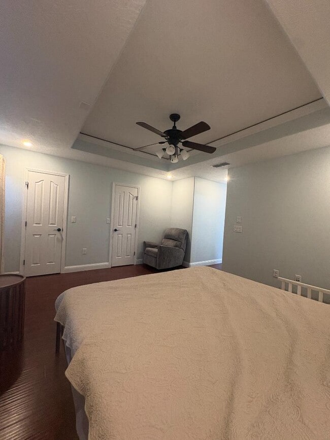 Building Photo - 725 Almond Tree Ln
