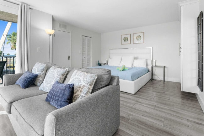 Foto del edificio - 5700 Bonita Beach Rd SW