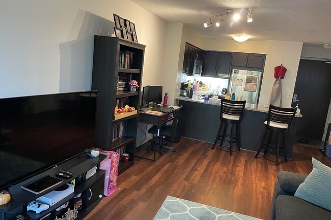 Building Photo - 19 Grand Trunk Crescent