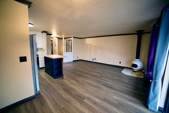 Foto del edificio - Quiet Top Floor 1 Bedroom Condo in Gated Tukwila Community