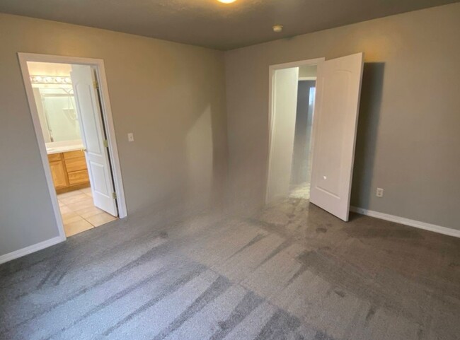 Building Photo - 723 E Dorado Ct