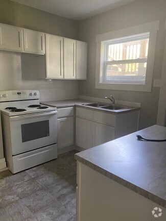 Building Photo - 385 Lutz St