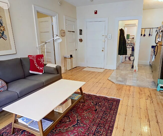 Foto del edificio - 1067 Beacon St