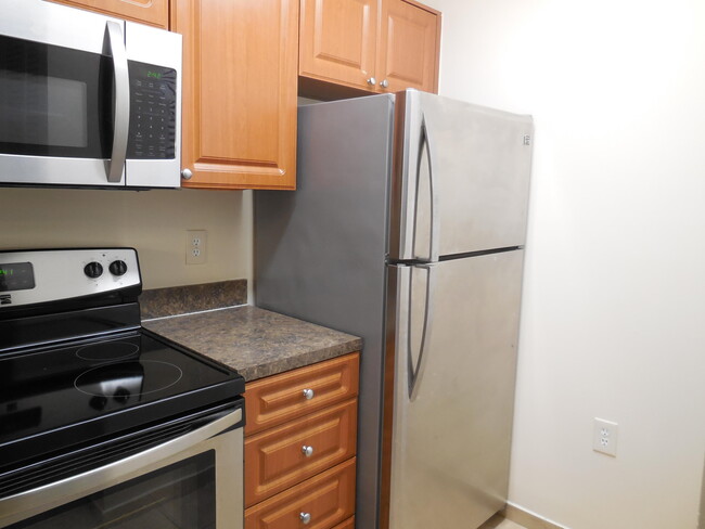 Building Photo - 20204 Glenmoor Dr
