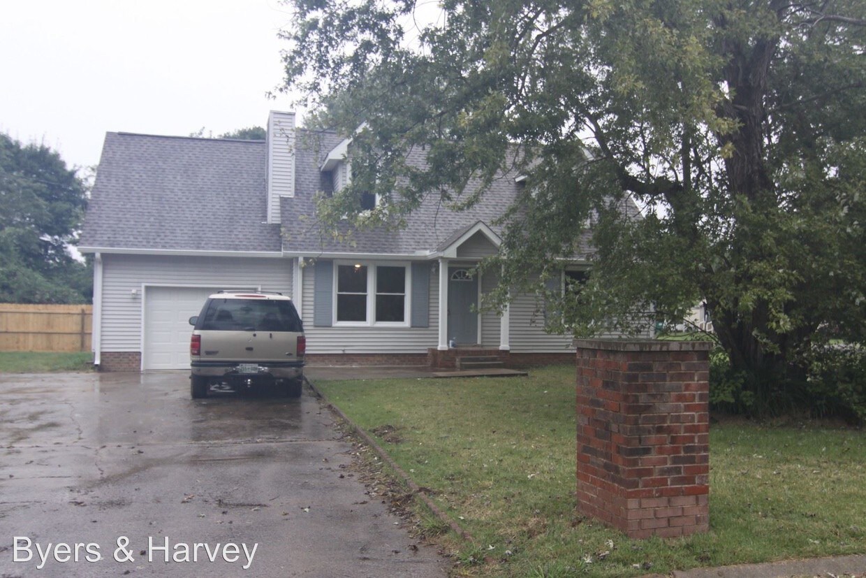 Primary Photo - 4 br, 2 bath House - 300 Buckeye Lane