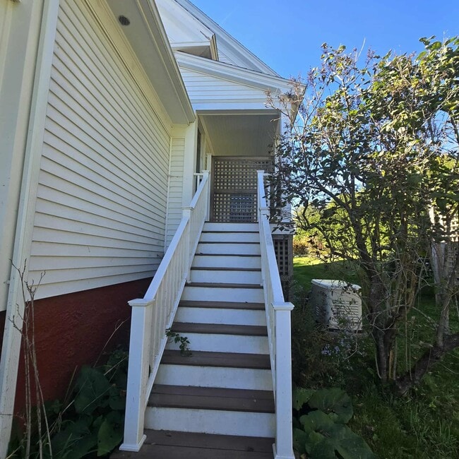 Foto del edificio - 230-232 Spruce Ln Ext