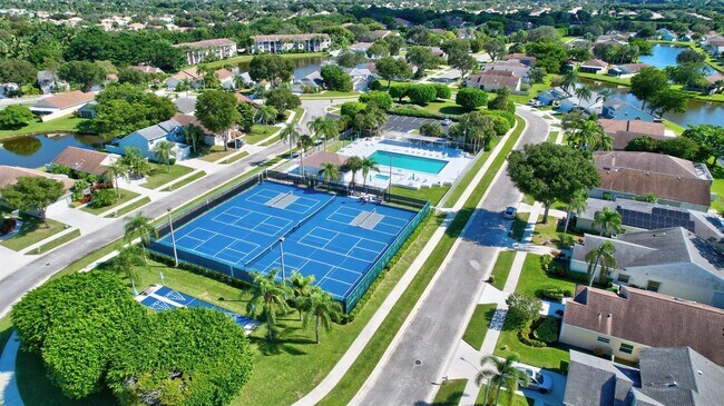 Building Photo - 13850 Oneida Dr