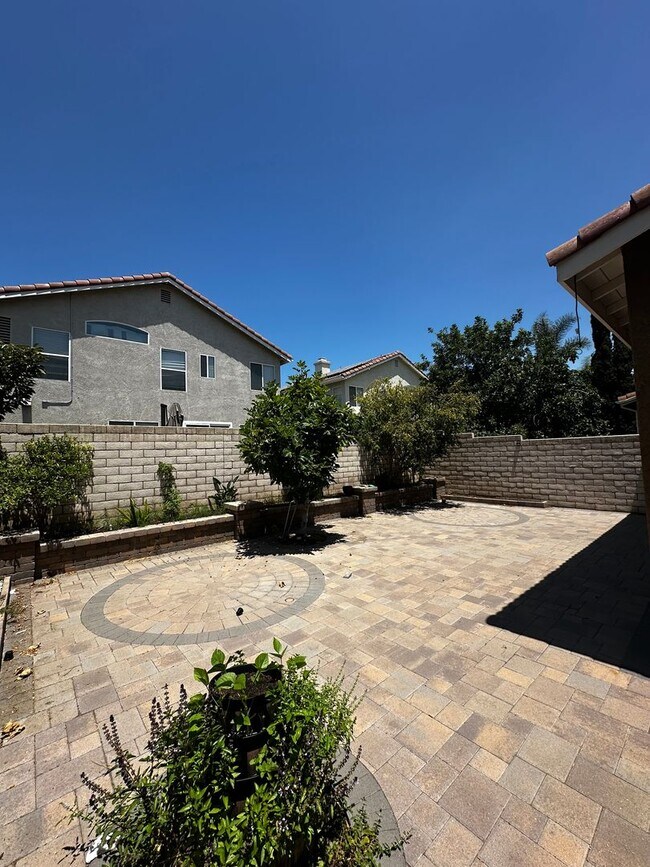 Foto del edificio - 3 Bedroom 2.5 Bath Home for lease located in Placentia~ Yorba Linda Community