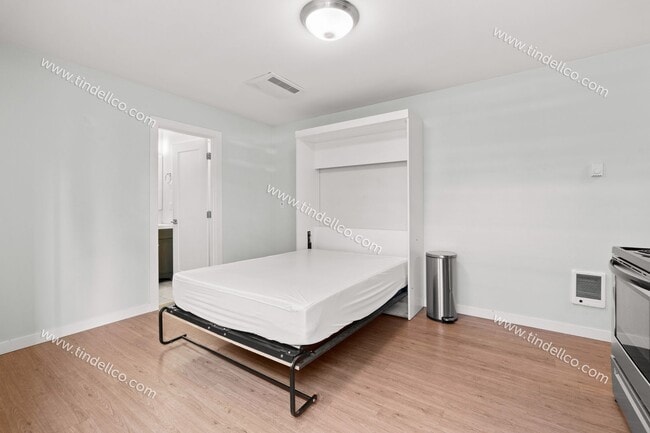 Building Photo - North Portland Studio ADU – Modern Finishe...