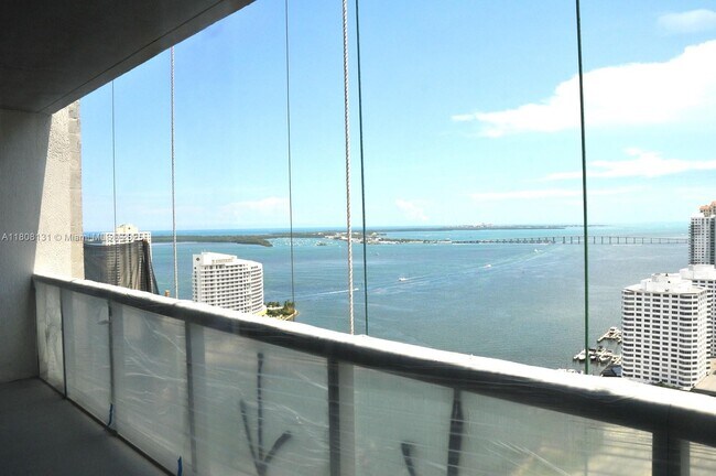 Building Photo - 495 Brickell Ave