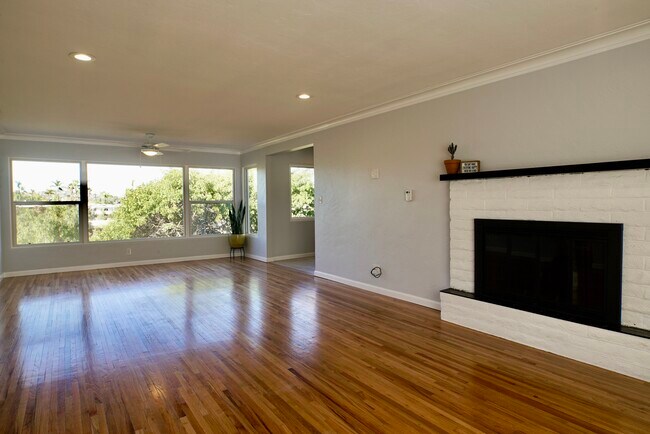Foto del edificio - 4250 Blackton Dr