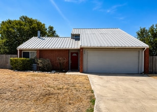 Building Photo - 206 Ariana Ct