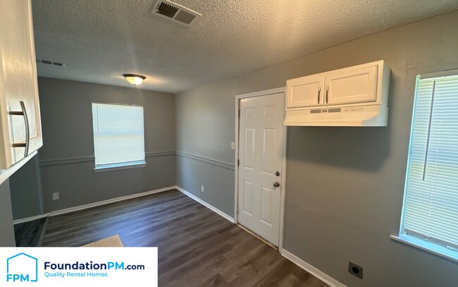 Foto del edificio - 2536 Sunny Hill Dr