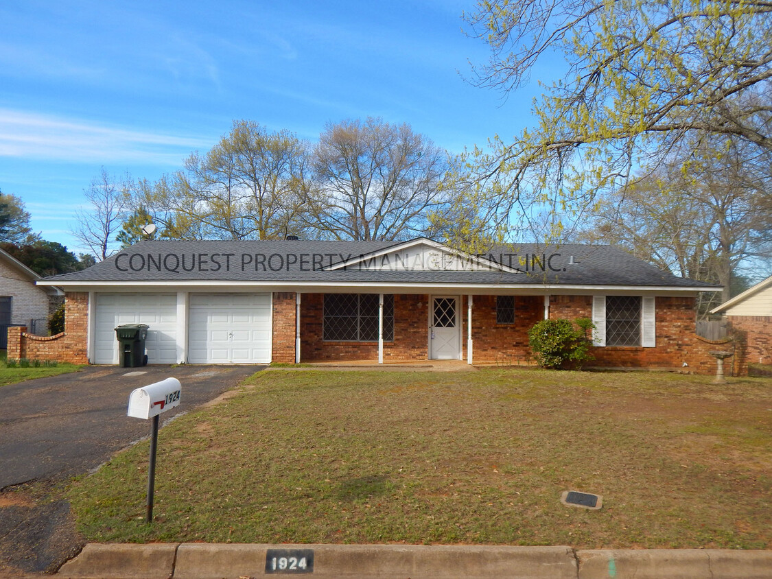 Foto principal - Charming 3 Bedroom, 2 Bathroom Home in Tyler!