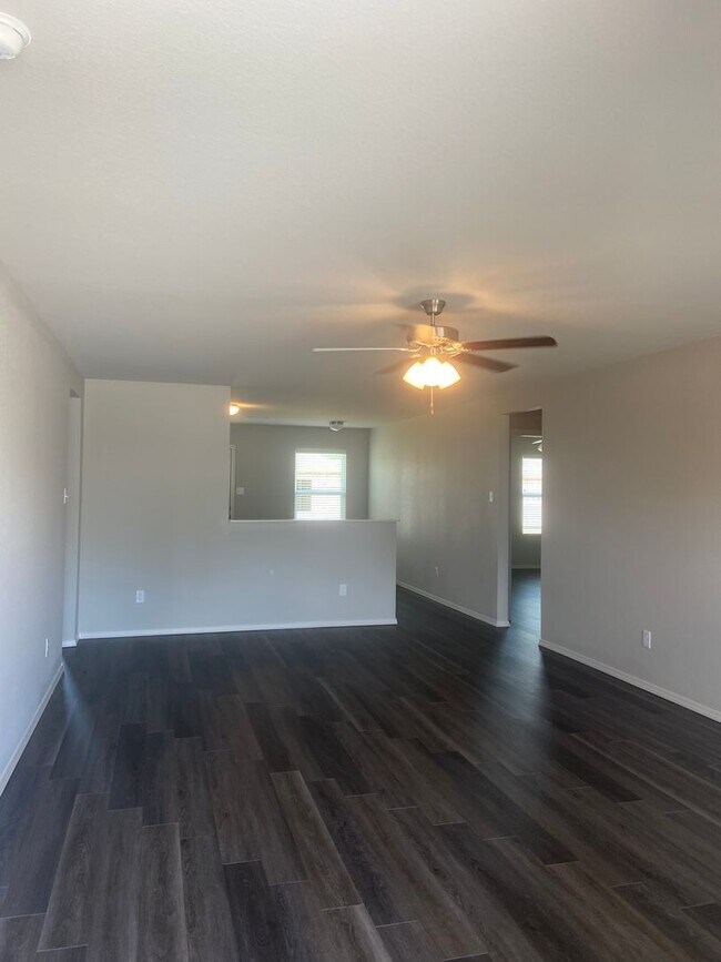 Foto del edificio - *Pre-leasing* Four Bedroom | Two Bath Home...