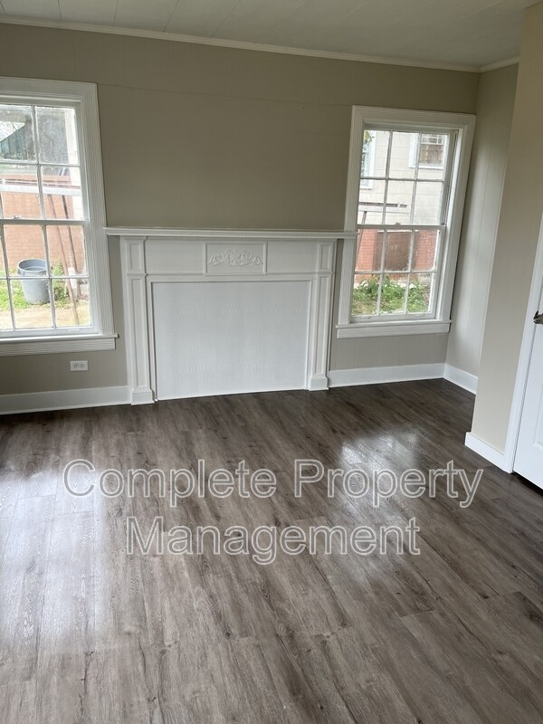 Foto del edificio - 1813 Virginia St