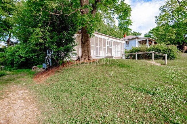 Building Photo - 205 N Dawson St