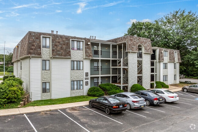 Building Photo - Bristol Pointe Apartments