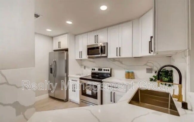 Building Photo - 13801 Pinkard Way