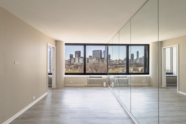 Foto del edificio - 155 N Harbor Dr