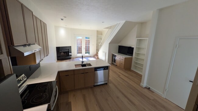 Building Photo - 3944 Buena Vista St