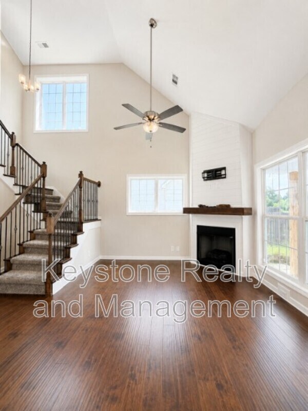Foto del edificio - 384 Wingfield Dr