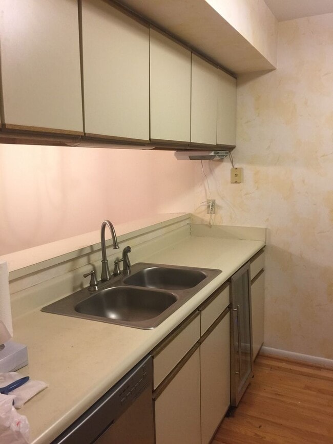 Building Photo - Modern 3BR Condo in Finley Forest – Prime Chapel Hill Location near UNC & RTP