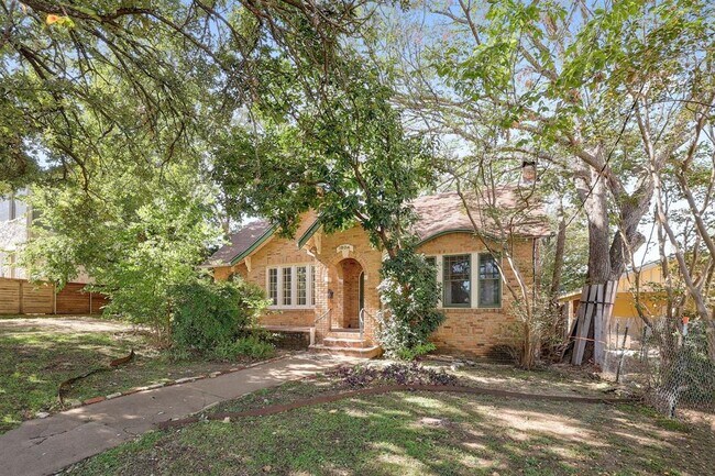 Foto del edificio - 1804 Kenwood Ave