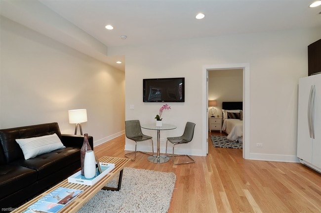 Building Photo - 1 br, 1 bath  - 4639 N Broadway St