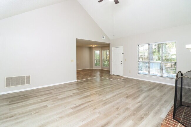 Foto del edificio - 4034 Sharon Woods Dr