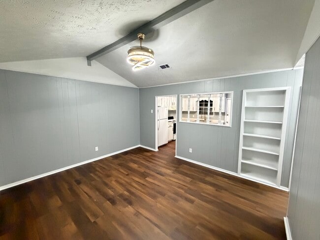 Building Photo - 513-511 11th Ave