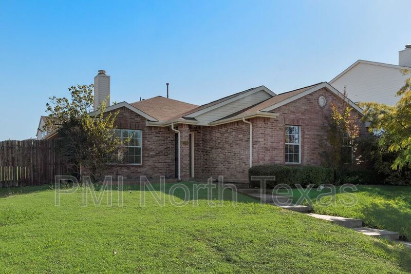 Primary Photo - 2034 Diamond Ridge Dr