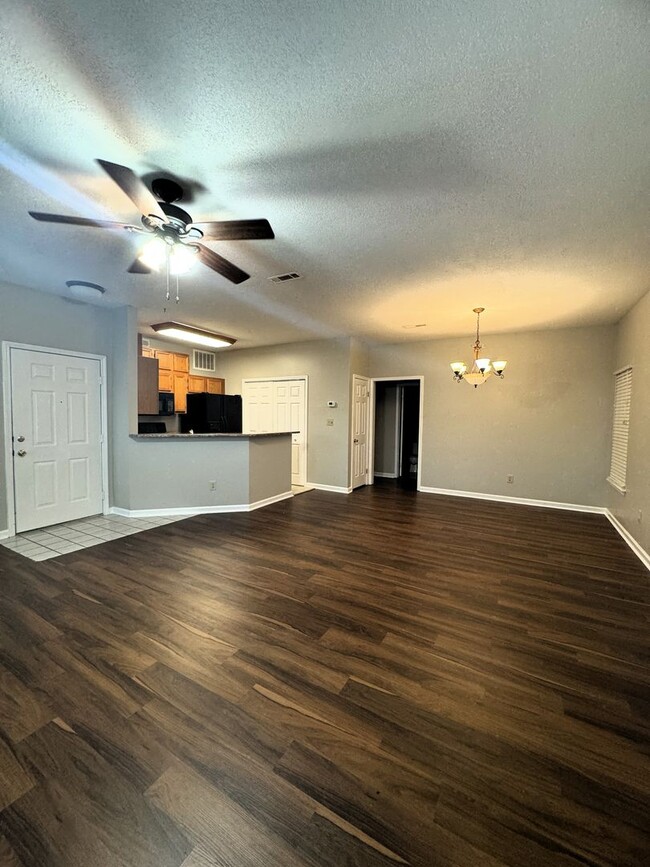 Building Photo - Move-In Special!! 1/2 Off First Month's Re...