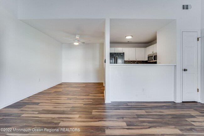 Building Photo - 2 Fennec Ct