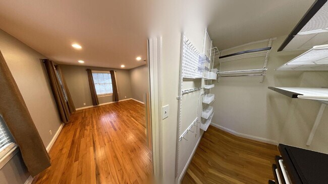 Foto del edificio - 912 E 32nd St