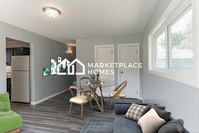 Foto del edificio - 7432 Beech Ave