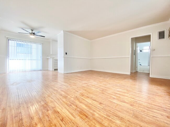 Building Photo - 5726 Camellia Ave