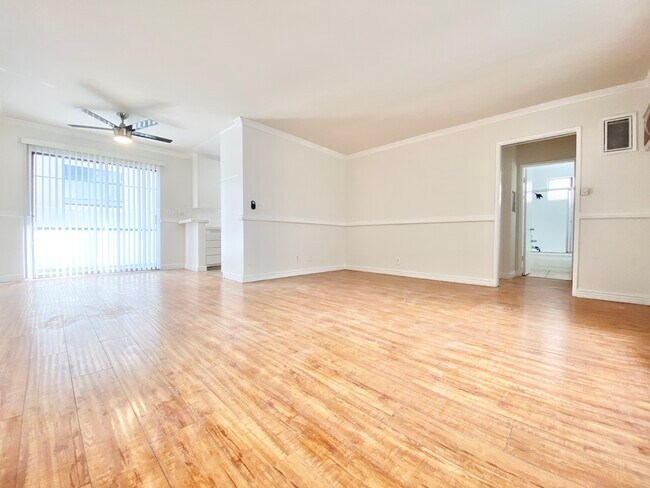 Building Photo - 5728 Camellia Ave