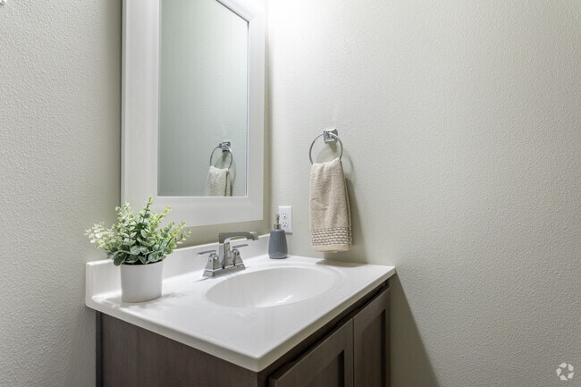 2BR, 2BA - 862 SF - Quatama Woods